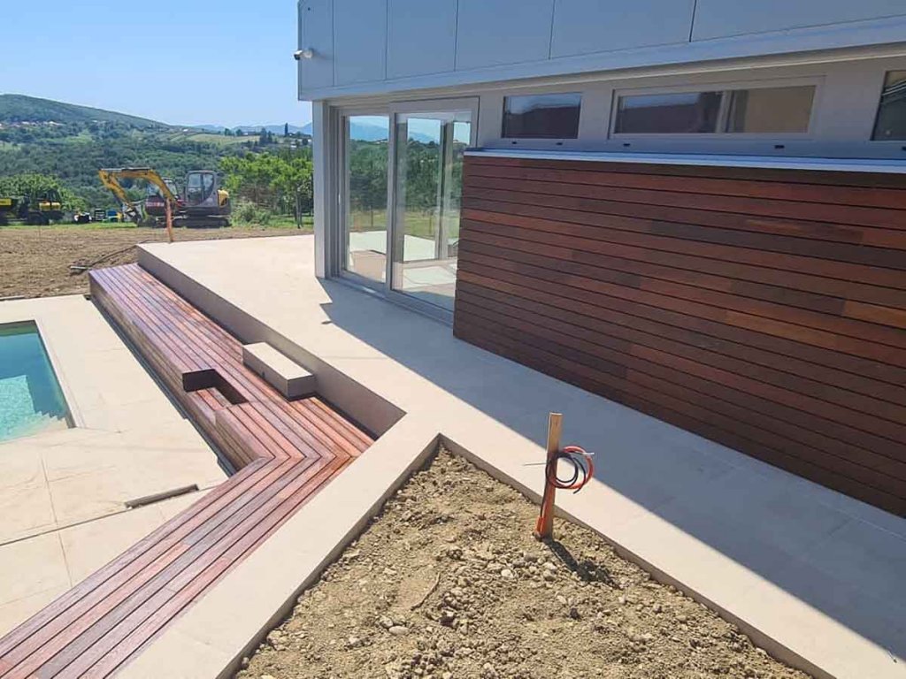 IPE Lapacho drvo decking zid i klupa Varazdin Breg