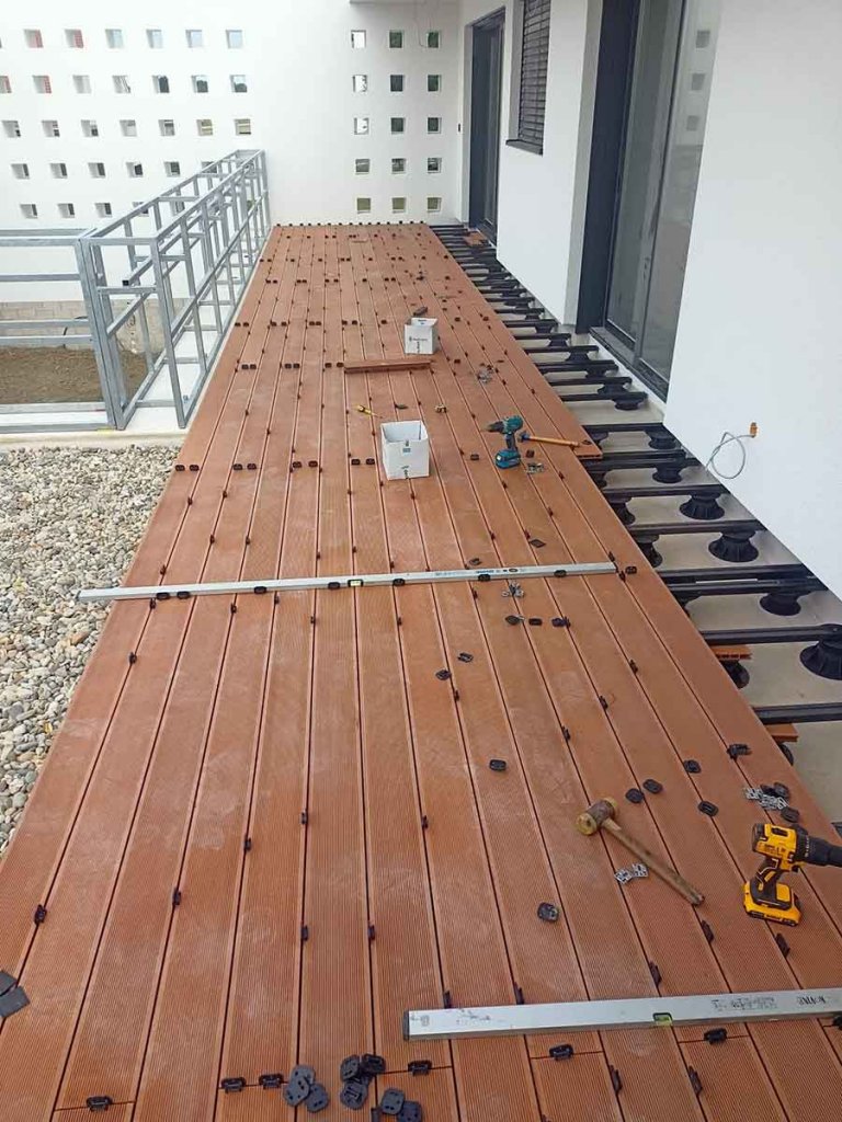 WPC Decking Standard Milk Brown - Cakovec montaza na hidroizolaciju