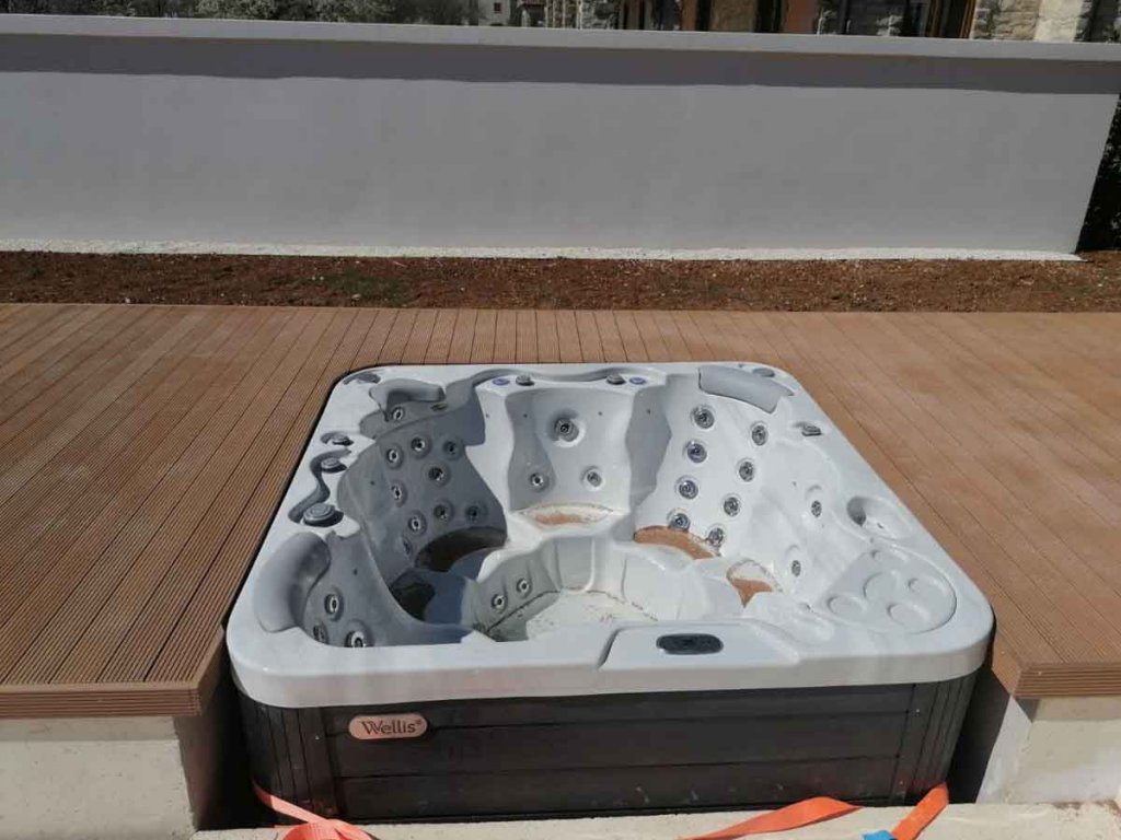 WPC Decking Supreme Milk Brown - Jacuzzi Svet Vincenat Istra 2